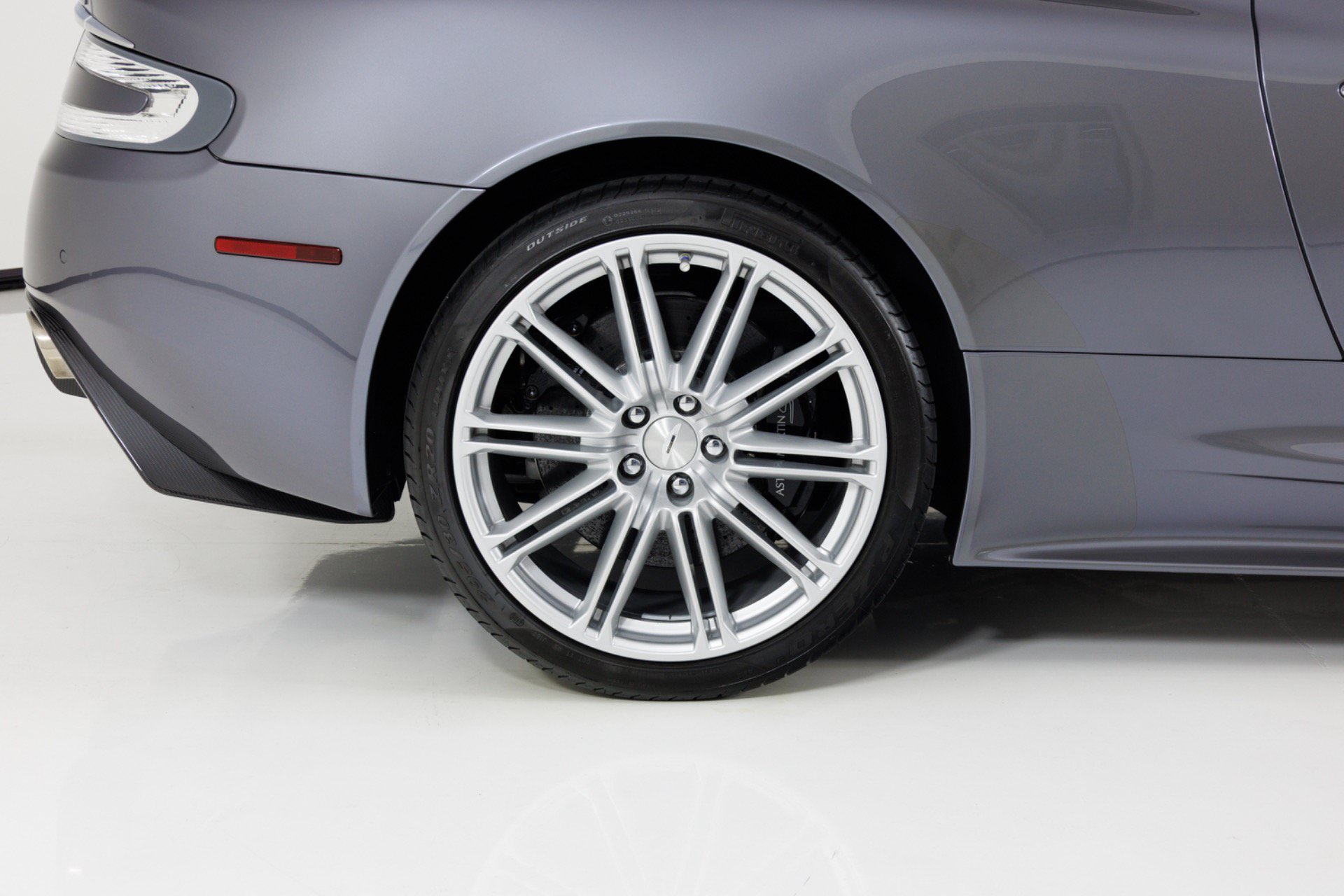 Used 2010 Aston Martin DBS Coupe RWD image 11