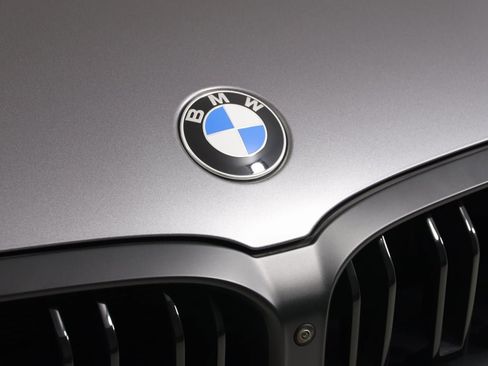 Used 2025 BMW M850i xDrive Coupe w/ M Sport Professional Package image 18