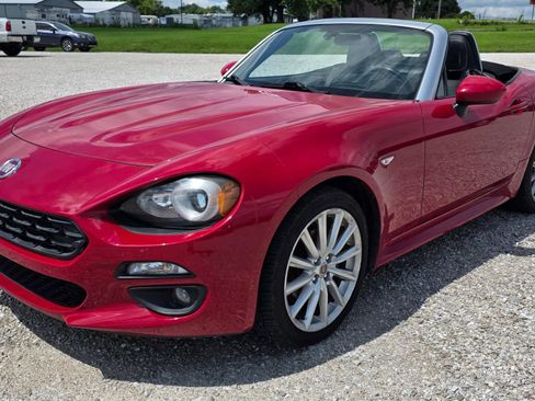 Used 2017 FIAT 124 Spider Lusso RWD image 7
