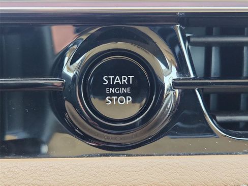 Used 2025 INFINITI QX80 Sensory AWD/4WD image 17
