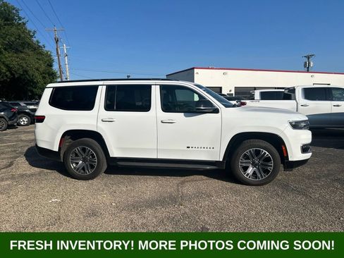 Used 2024 Jeep Wagoneer Series II w/ Flexible Seating Group AWD/4WD image 2