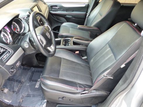 Used 2016 Dodge Grand Caravan R/T w/ Driver Convenience Group image 15