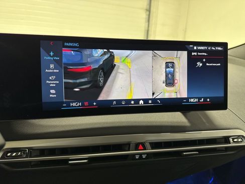 Used 2025 BMW iX M60 image 28