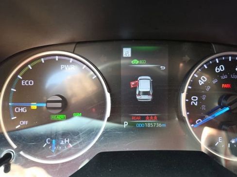 Used 2019 Toyota RAV4 LE image 2