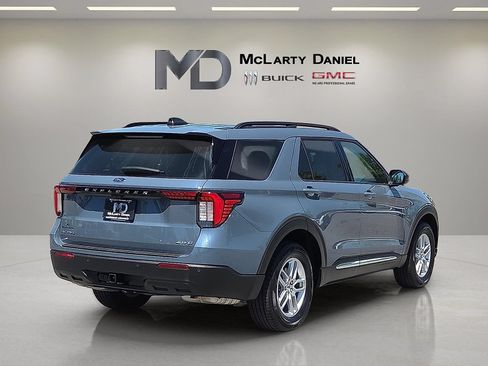 Used 2025 Ford Explorer Active AWD/4WD image 15