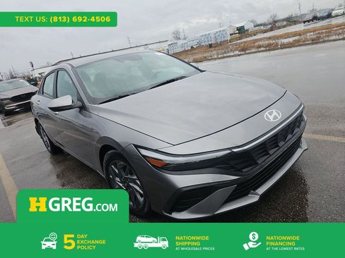 Used 2024 Hyundai Elantra SEL image 1