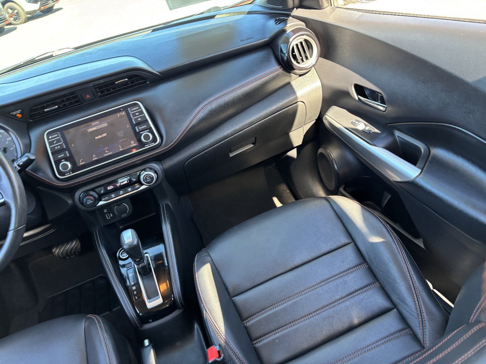 Used 2020 Nissan Kicks SR w/ SR Premium Package FWD image 17