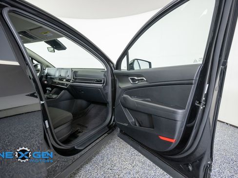 Used 2025 Kia Sportage LX FWD image 37