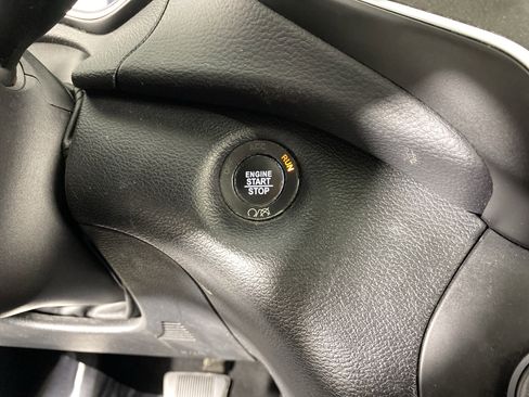 Used 2020 Jeep Cherokee Trailhawk image 28