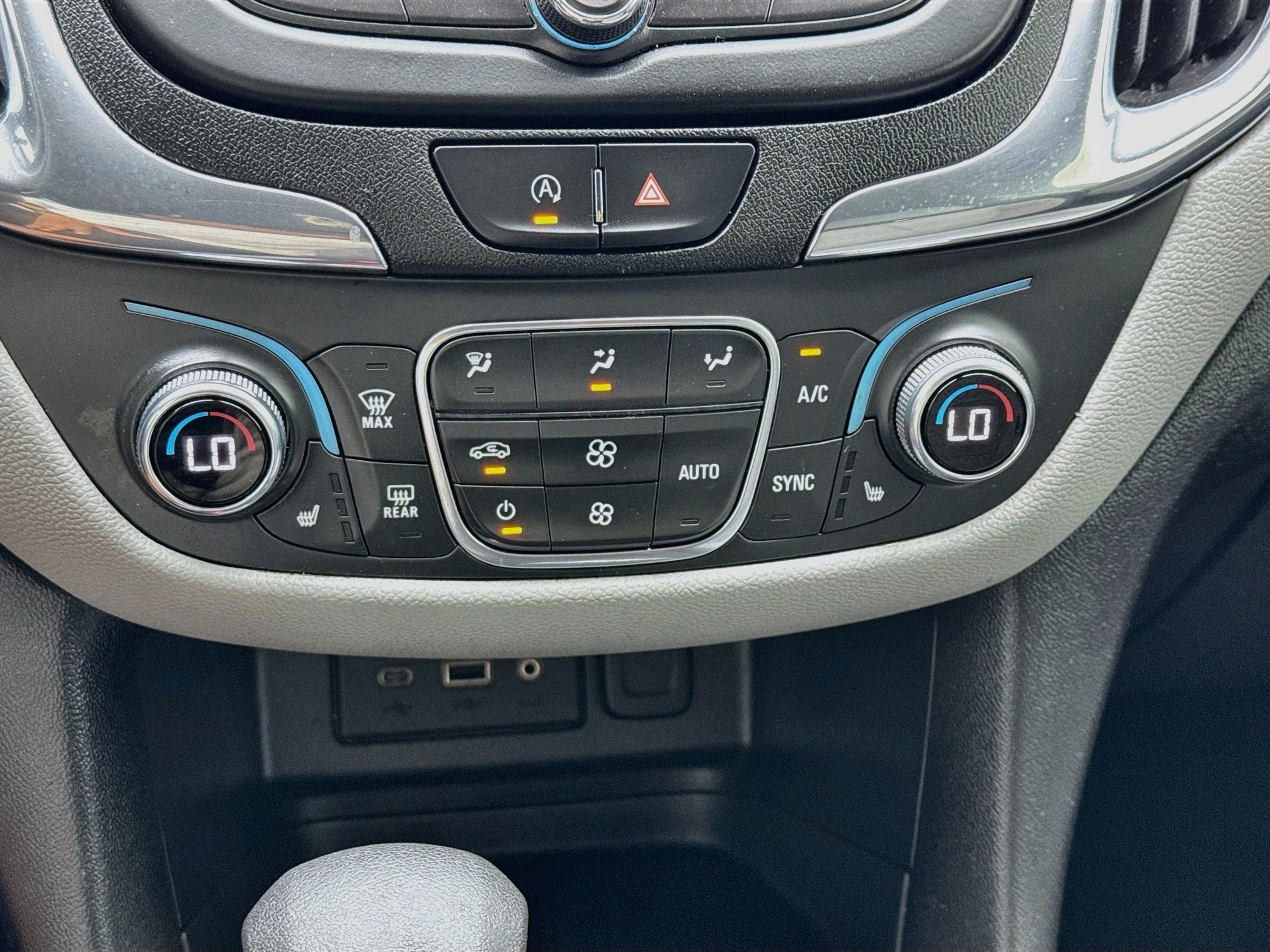Used 2022 Chevrolet Equinox LT FWD image 12