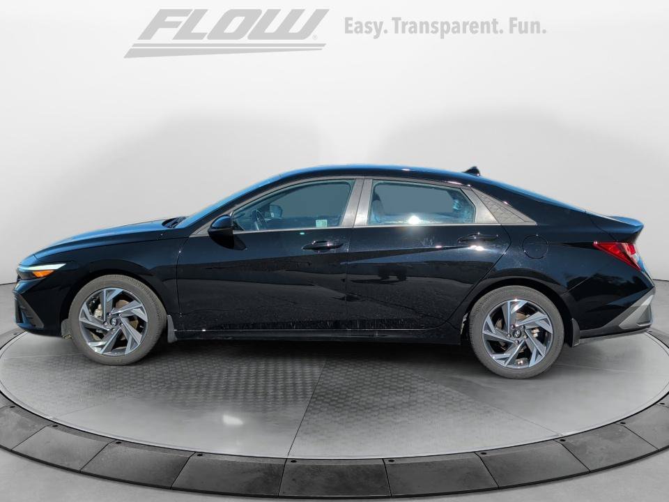 Certified 2025 Hyundai Elantra Sport FWD image 4