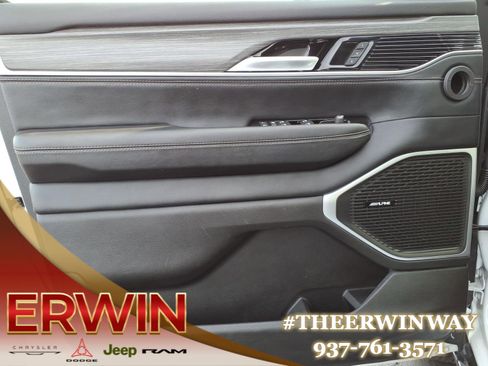 Certified 2024 Jeep Wagoneer L Series II w/ Flexible Seating Group image 10