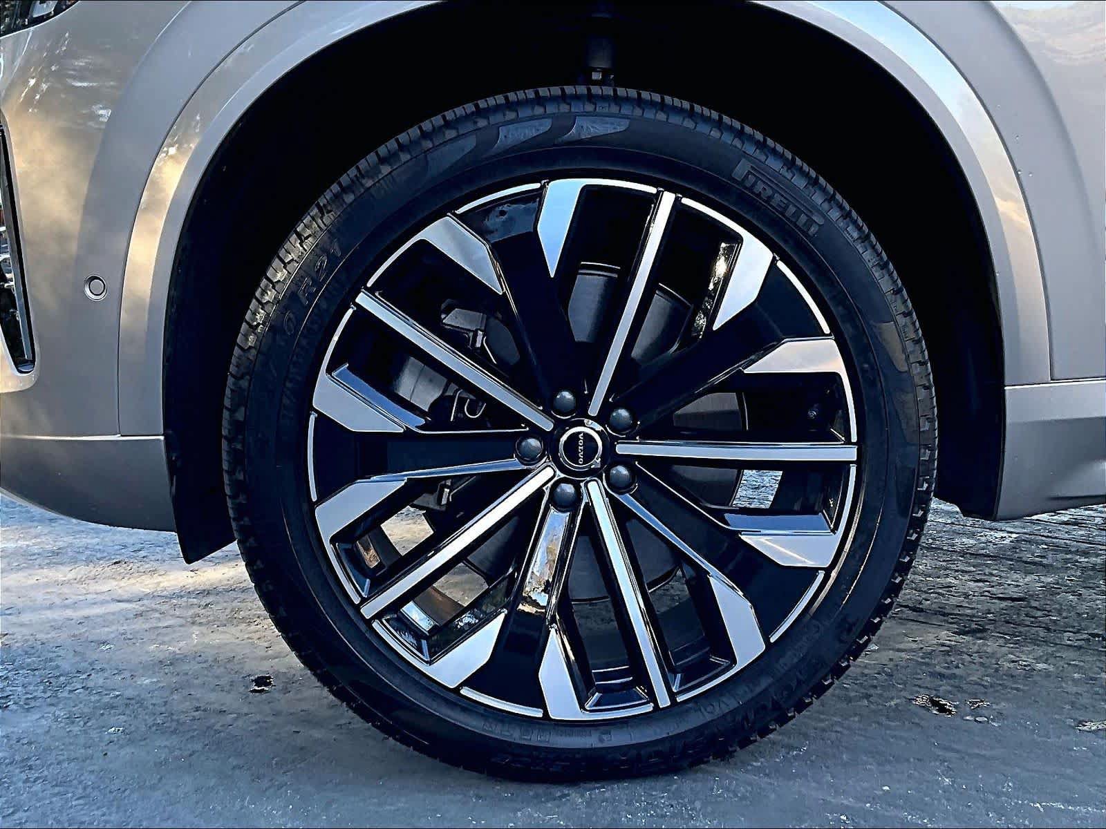 Used 2026 Volvo XC90 T8 Plus w/ Protection Package Premier AWD/4WD image 13
