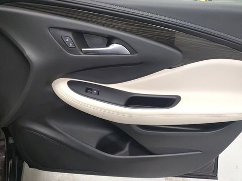 Used 2020 Buick Envision Essence w/ Experience Buick Package FWD image 9