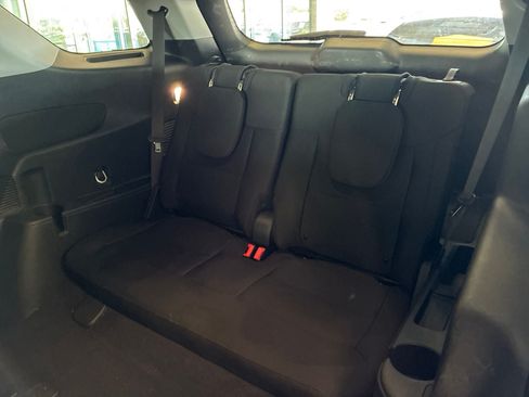 Used 2023 Ford Explorer XLT AWD/4WD image 8