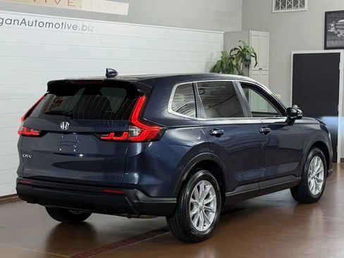 Used 2024 Honda CR-V EX image 3