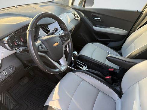 Used 2020 Chevrolet Trax Premier w/ LPO, Cargo Package FWD image 11