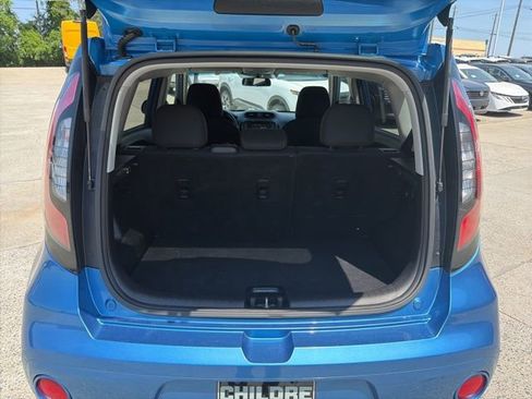 Used 2019 Kia Soul + FWD image 12