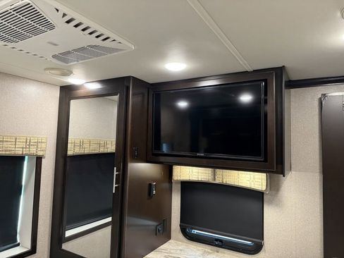 Used 2018 RAM 5500 SLT w/ Quick Order Package 29G SLT image 85