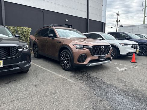 Used 2025 MAZDA CX-70 Plug-In Hybrid w/ Premium Plus image 3