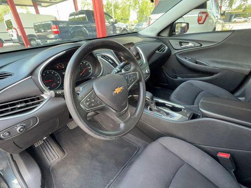 Used 2021 Chevrolet Malibu LT FWD image 16