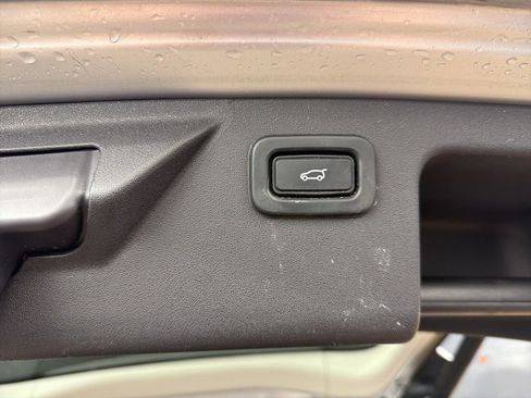 Used 2020 Land Rover Discovery Sport S image 34