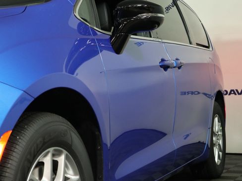 New 2026 Chrysler Pacifica Select image 11