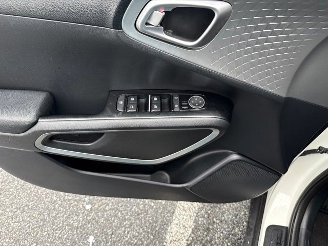 Used 2024 Kia Soul S FWD image 14