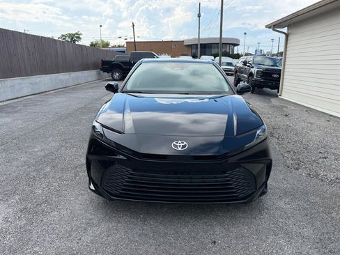 Used 2025 Toyota Camry LE w/ Convenience Package FWD image 4