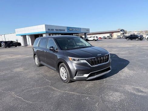 Used 2024 Kia Carnival LX image 4