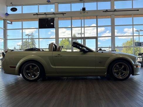 Used 2005 Ford Mustang GT Premium RWD image 3
