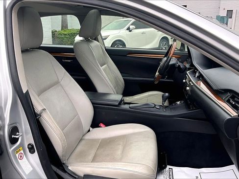 Used 2013 Lexus ES 300h image 8