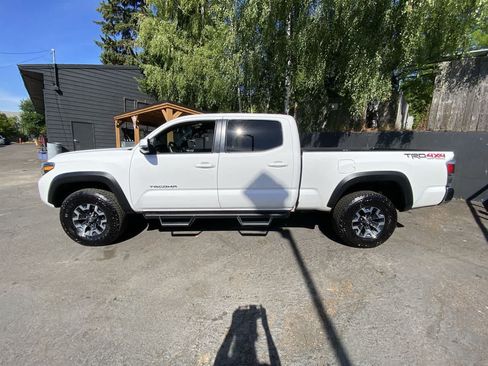 Used 2023 Toyota Tacoma TRD Off-Road AWD/4WD image 3