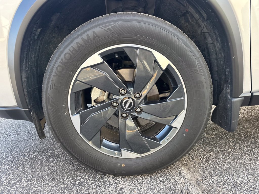 Certified 2025 Nissan Rogue SV AWD/4WD image 7