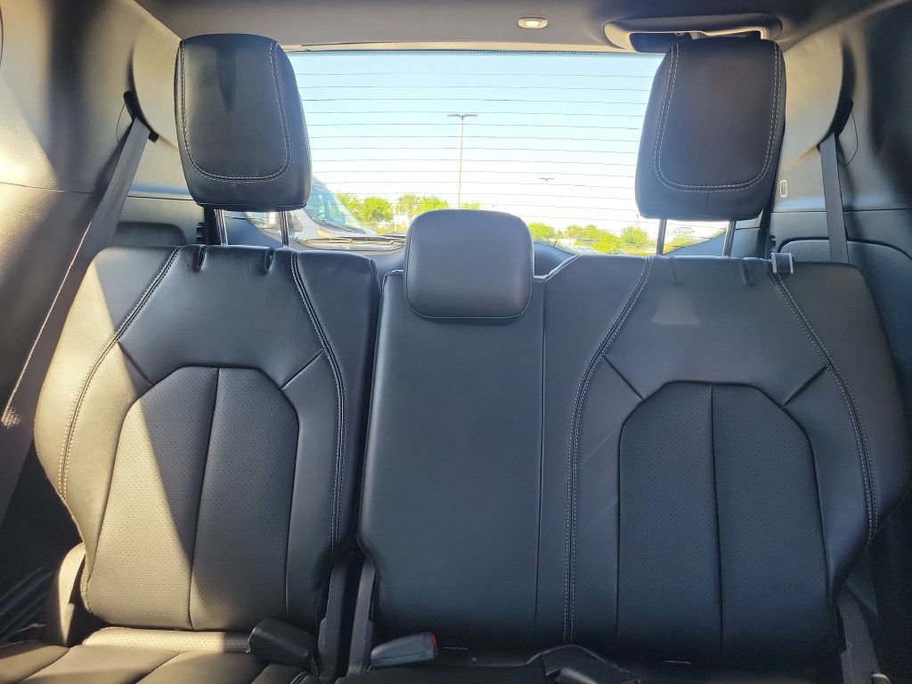 Used 2025 Chrysler Pacifica Select FWD image 11