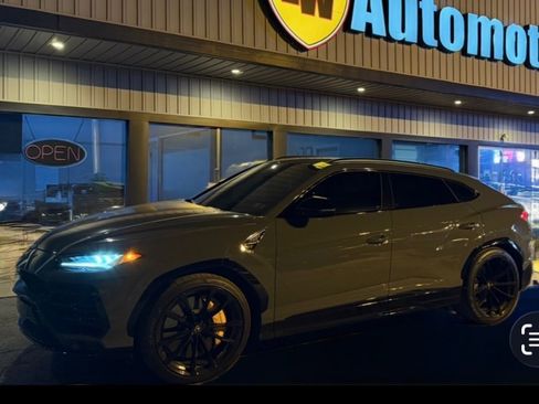 Used 2021 Lamborghini Urus image 9