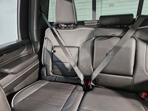 Used 2025 GMC Sierra 2500 AT4X image 12