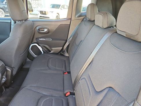 Used 2018 Jeep Renegade Latitude image 12