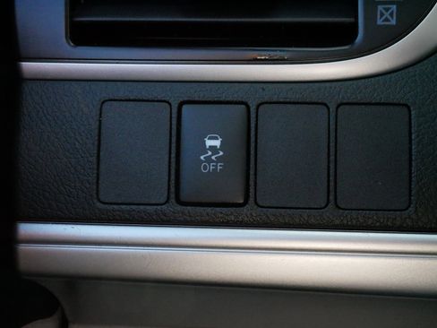 Used 2013 Toyota Camry LE image 27