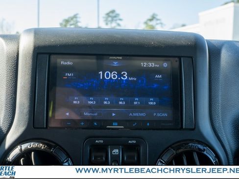 Used 2017 Jeep Wrangler Unlimited Rubicon image 19