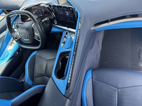 Used 2021 Chevrolet Corvette Stingray Premium Conv w/ Z51 Performance Package image 28