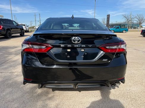 Used 2021 Toyota Camry SE image 6
