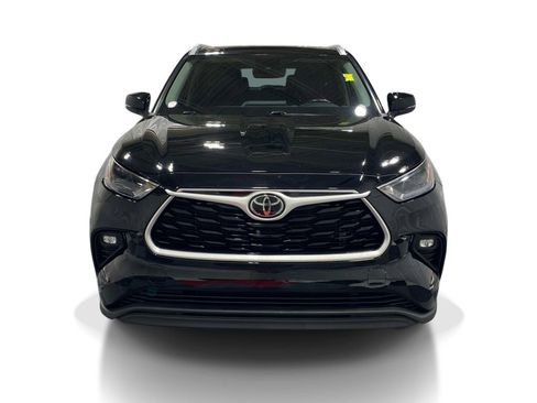 Used 2022 Toyota Highlander XLE AWD/4WD image 6