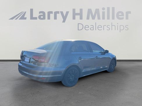 Used 2017 Volkswagen Jetta S image 5