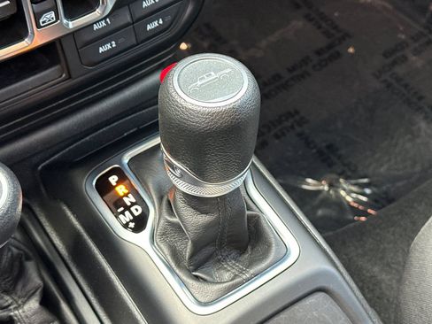 Used 2023 Jeep Gladiator Sport AWD/4WD image 22