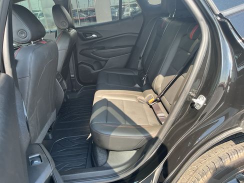 Used 2025 Chevrolet Trax RS FWD image 32