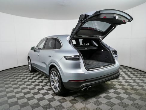 Certified 2023 Porsche Cayenne AWD/4WD image 34