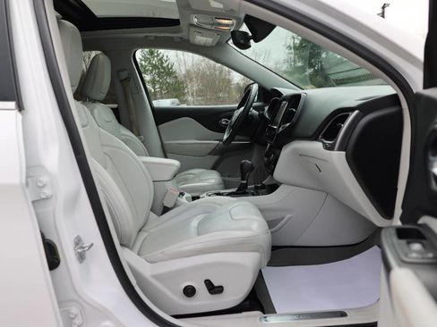 Used 2019 Jeep Cherokee Limited AWD/4WD image 9