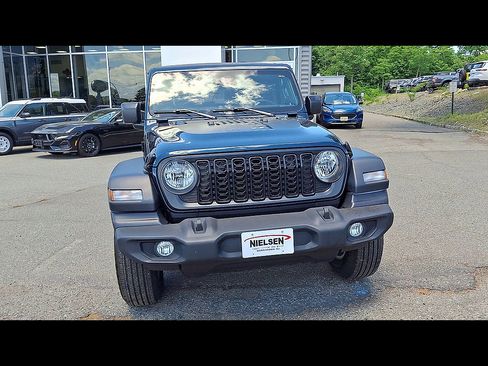 Used 2025 Jeep Wrangler Sport AWD/4WD image 4