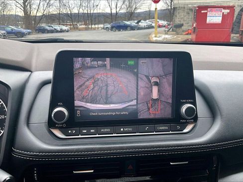 Used 2021 Nissan Rogue SV w/ Premium Package image 9